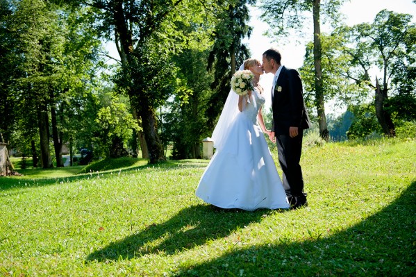 Kāzu foto: Krimuldas baznīca